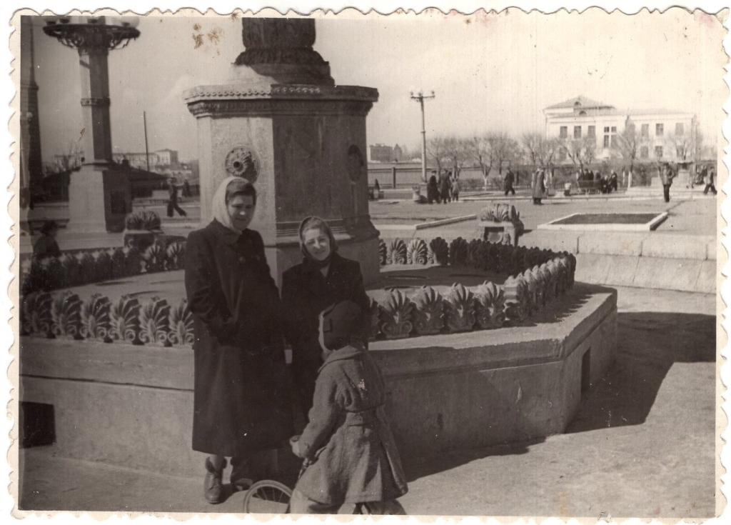 Фотография (Хабаровск пл. им. Ленина) (мода 1960-х годов) СССР