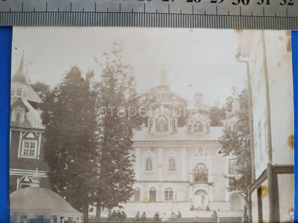 ПСКОВ. ПЕЧОРЫ. МОНАСТЫРЬ. ЦЕРКОВЬ. РУССКИЕ ТИПЫ. ЦЕРКОВНАЯ АРХИТЕКТУРА. ФОТОГРАФИЯ XIX ВЕК. 