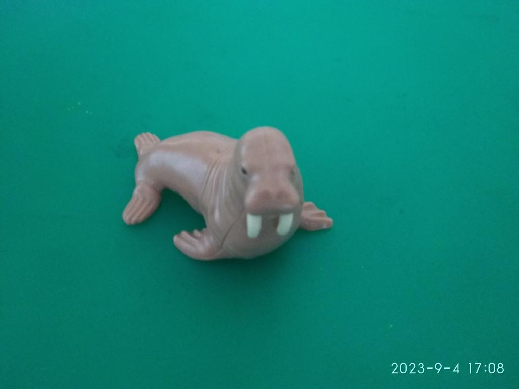 Фигурка из Киндер-Сюрприза. Морж.