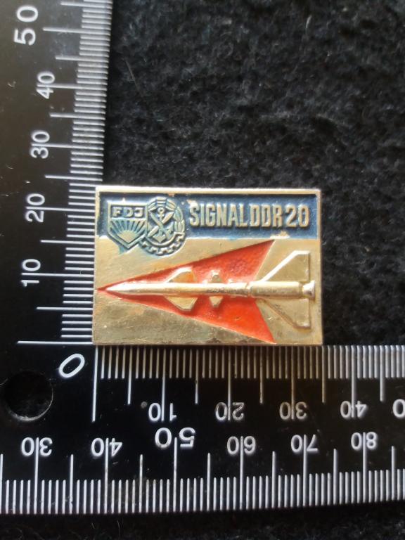 Знак "СИГНАЛ ГДР 20" / УЧЕНИЯ / ВОЕННО-СПОРТИВНЫЕ ИГРЫ (1)