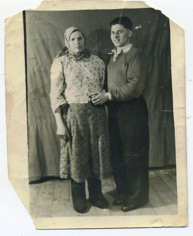 Мама с сыном - фото СССР