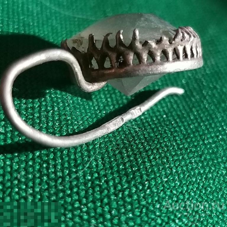 Старинная серьга,Серебро.с прозрачным камнем