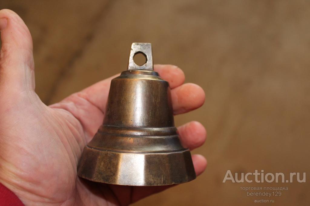 Колокольчик поддужный , старинный , толстостенный с гранями .