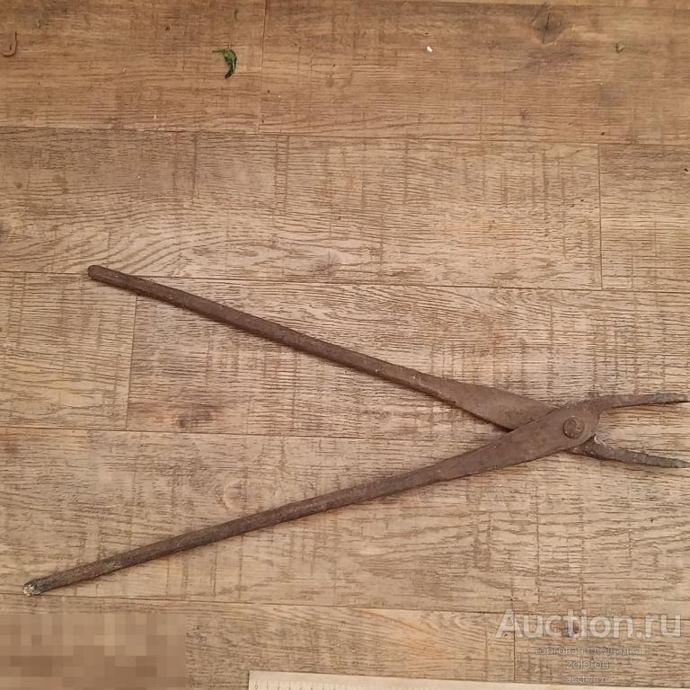 Кованый инструмент, щипцы, старые, рабочие с чердака