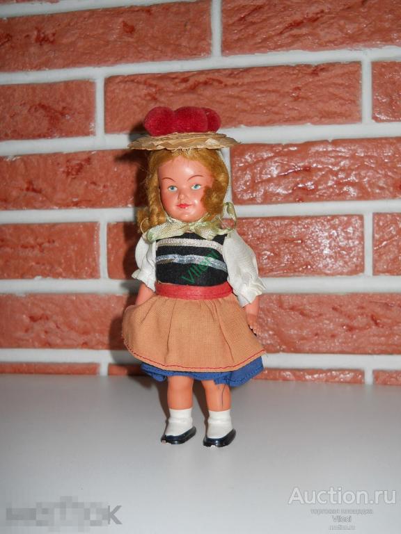 Немецкая заводная кукла в соломенной шляпке. 