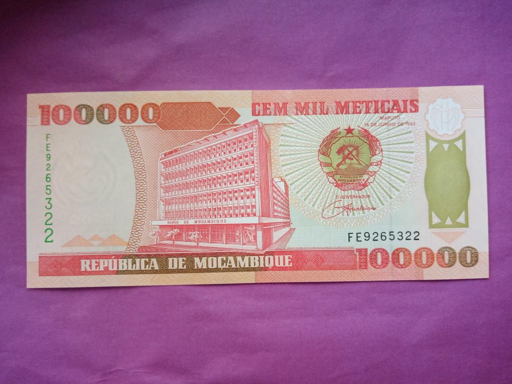 Мозамбик.100000 метикал 1993 г.(1994 г.) Unc.Р-139