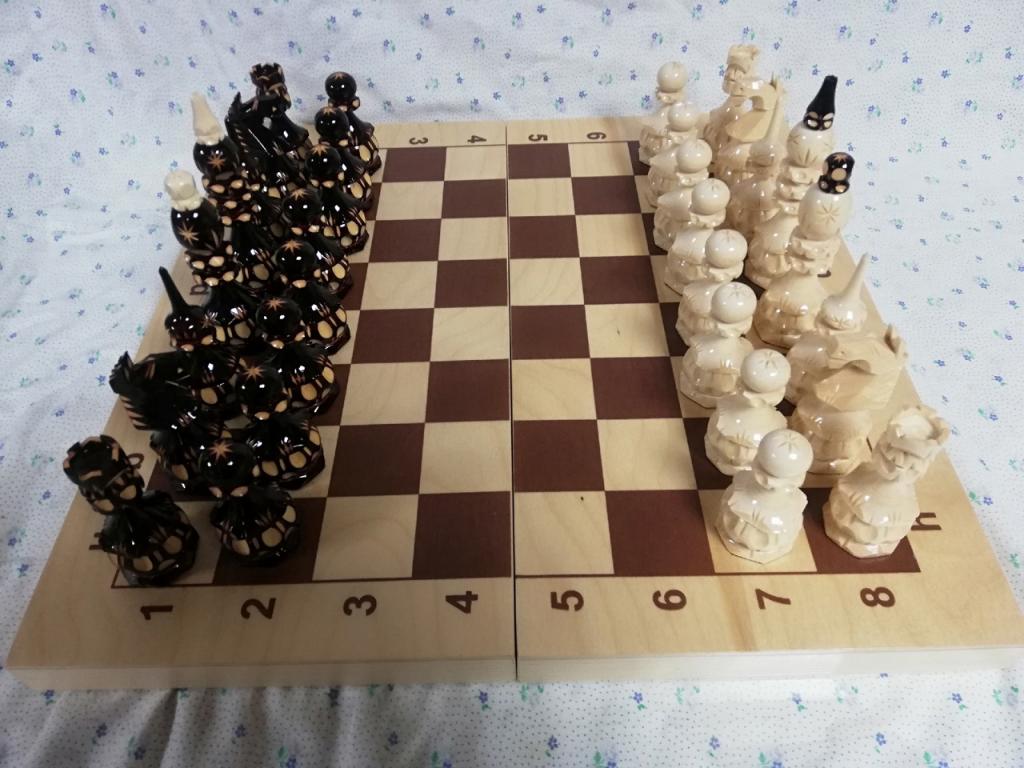 Большие красивые резные шахматы Ручная работа Резьба по дереву 43*43 см