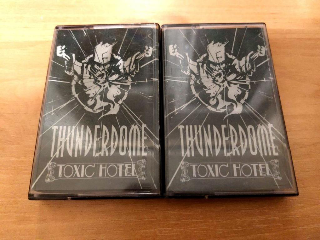 Лот аудиокассет Hardcore Thunderdome - Toxic Hotel 1, 2