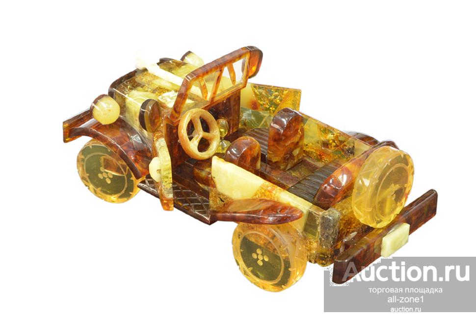 Сувенир из янтаря КАБРИОЛЕТ AZS07919
