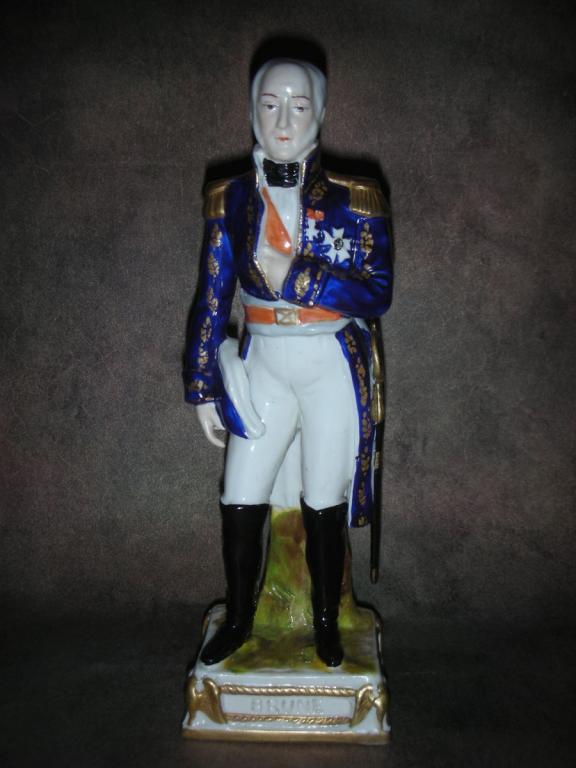 Статуэтка. Фарфор. Солдат. Маршал Наполеона. Генерал Жюль Брюне. Bourdois Bloch. Франция.