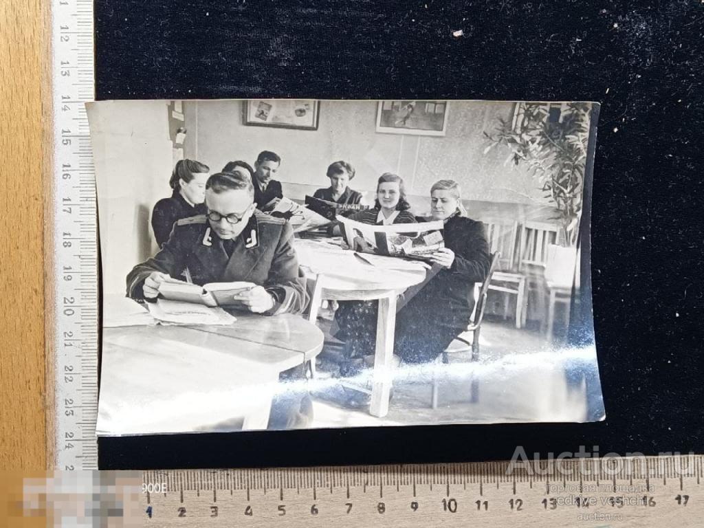 - фото коллективное в библиотеке Украина ?подписана 1959 год БАФ№7