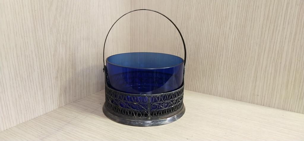 Конфетница. СССР. Мельхиор. Скань. Синее стекло .