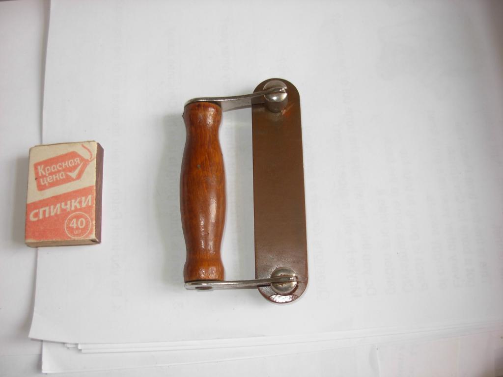 Ручка старинная складывающаяся с опорной пластиной , дерево металл прочная удобная