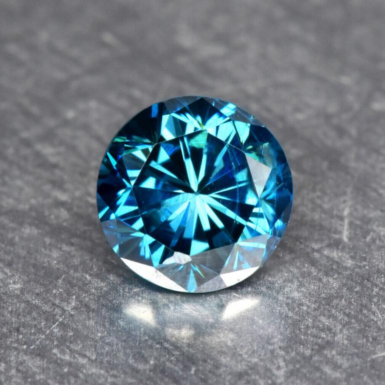 Золотое кольцо с бриллиантом 0.31 карат.