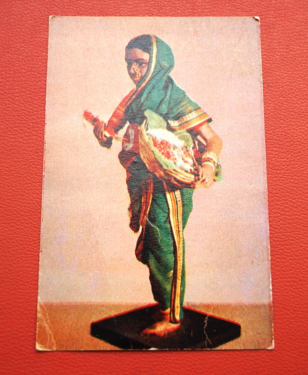 Открытка СССР - индийские куклы - продавщица цветов - 1968