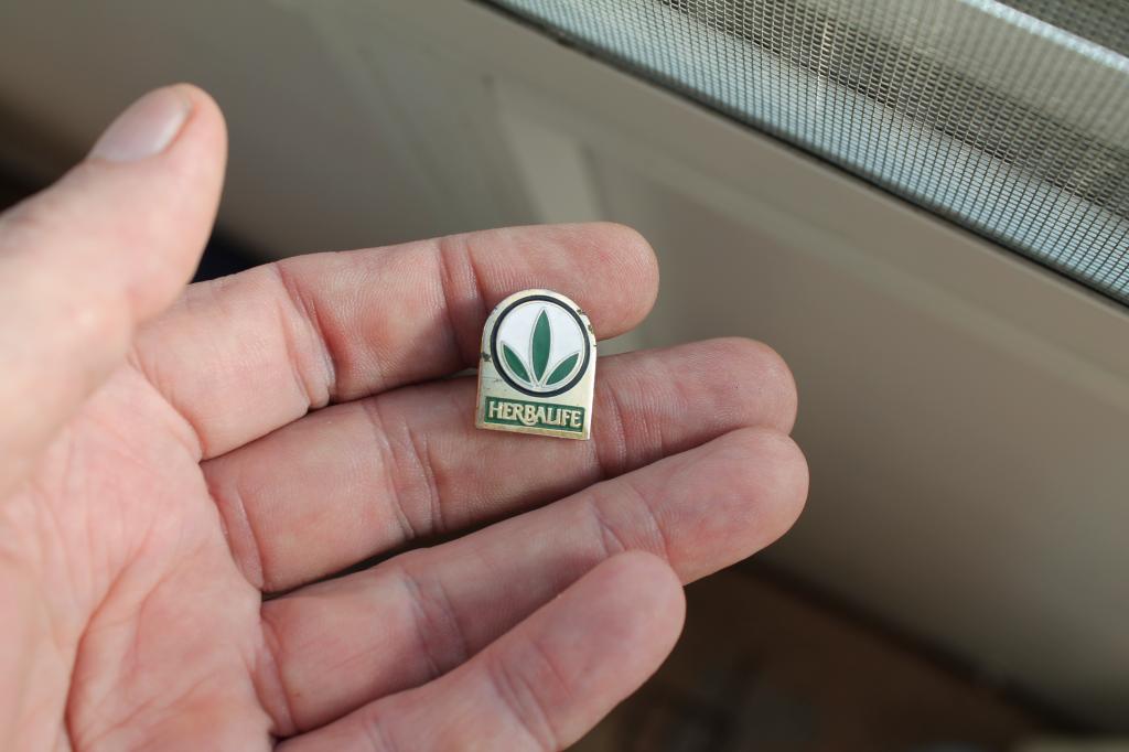 знак Гербалайф ( Herbalife). Европа. Тяжелый металл, цанга.     №ММ