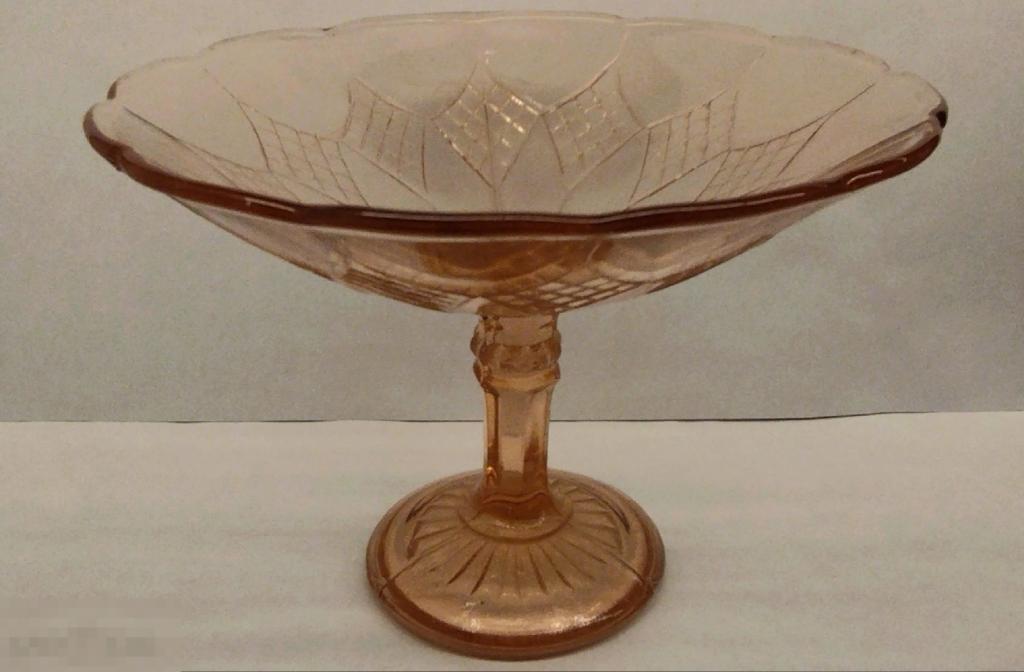 .ВАЗОЧКА ФРУКТОВНИЦА -КОНФЕТНИЦА.НА НОЖКЕ. ЦВЕТНОЕ СТЕКЛО. СССР. 