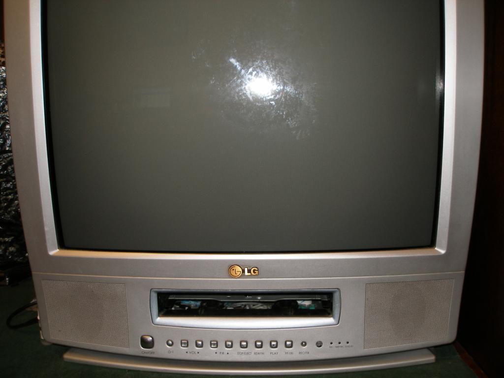 Телевизор LG KF-21P31.