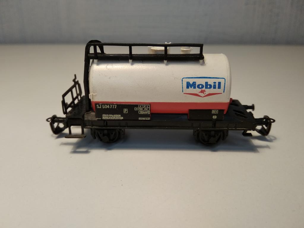 12мм.(TT) 2-х осная цистерна Mobil №2