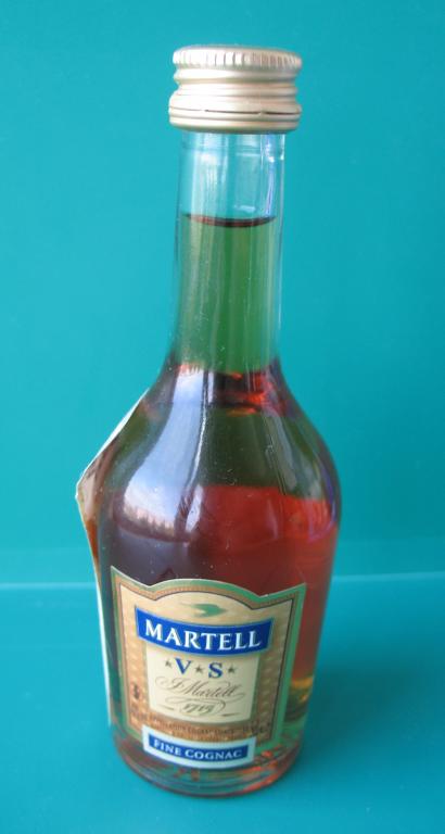 Мини - бутылочка, Коньяк "MARTELL" VS, стекло / 0,05 л - 50 мл