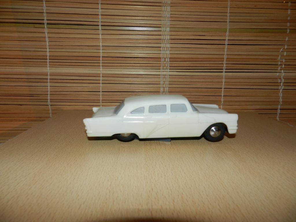 Машинка "ЧАЙКА" ГАЗ-13 Дл.18 см. МЕХАНИЧЕСКАЯ-ИНЕРЦИОННАЯ. Игрушка СССР 1960-70гг