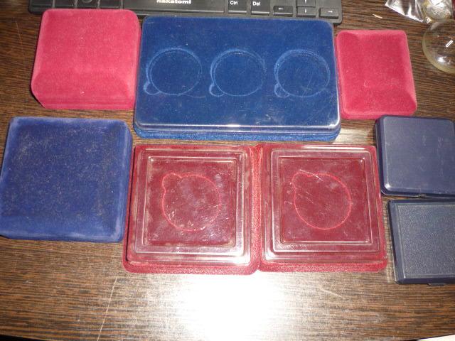 Футляр , коробка для монет 8 штук