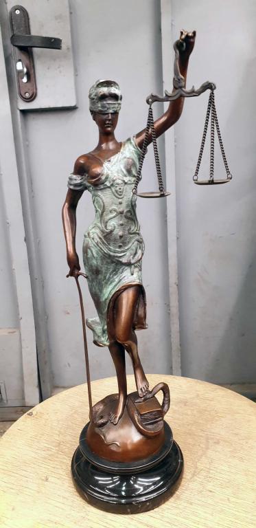 Фемида - богиня правосудия 257 средняя зеленая. Юстиция. Бронза. Статуэтка.