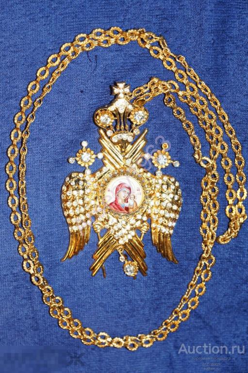 Панагия архиерейская в виде херувима из серебра, украшенная стразами. Россия, середина ХХ века.