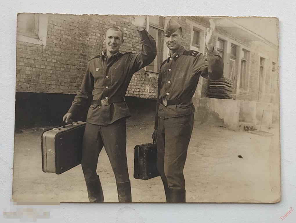 Фотография армия солдаты военнослужащие с чемоданами, дембеля #88 