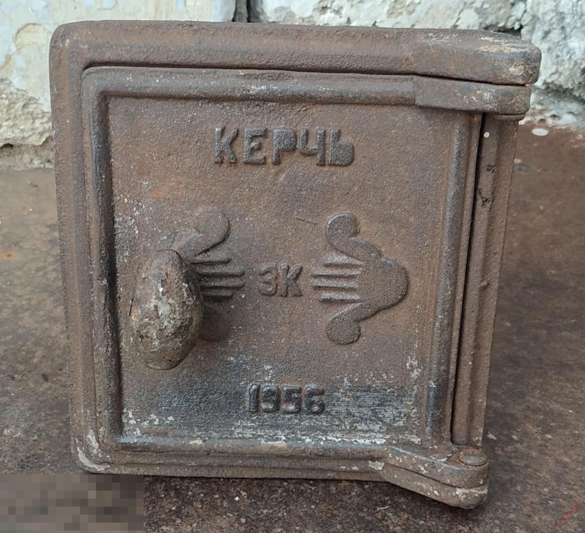 Дверца от печки Керчь, чугун 1956г 