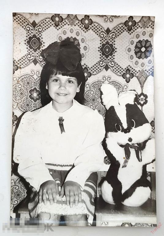 Фотография девочка с бантом, одежда мода, портрет, игрушка мягкая, заяц #82 