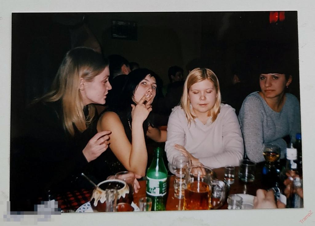 Фотография цветная девушки молодежь, пьянка гулянка в кабаке #90 