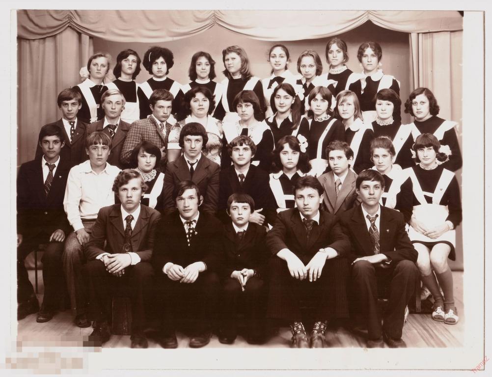 Фотография школа школьники ученики выпускники комсомольцы молодежь парни девушки школьная форма #90* 