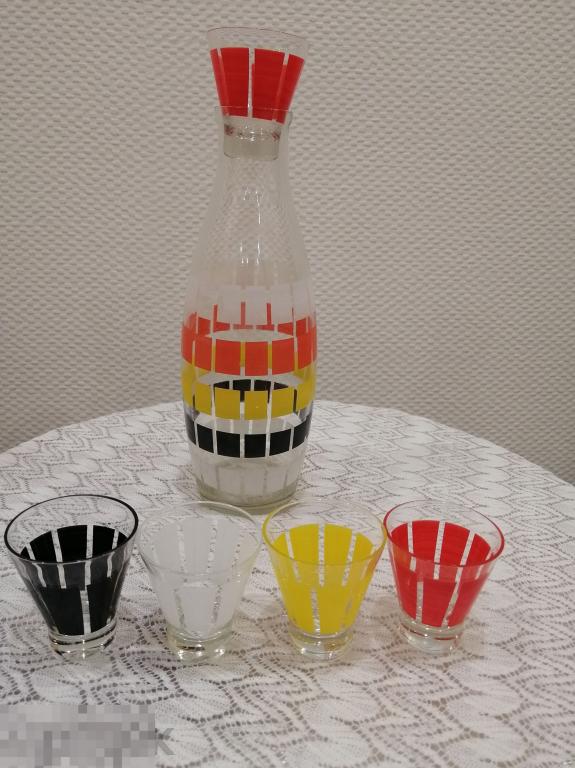 Графин для напитков со стопками 60гг 