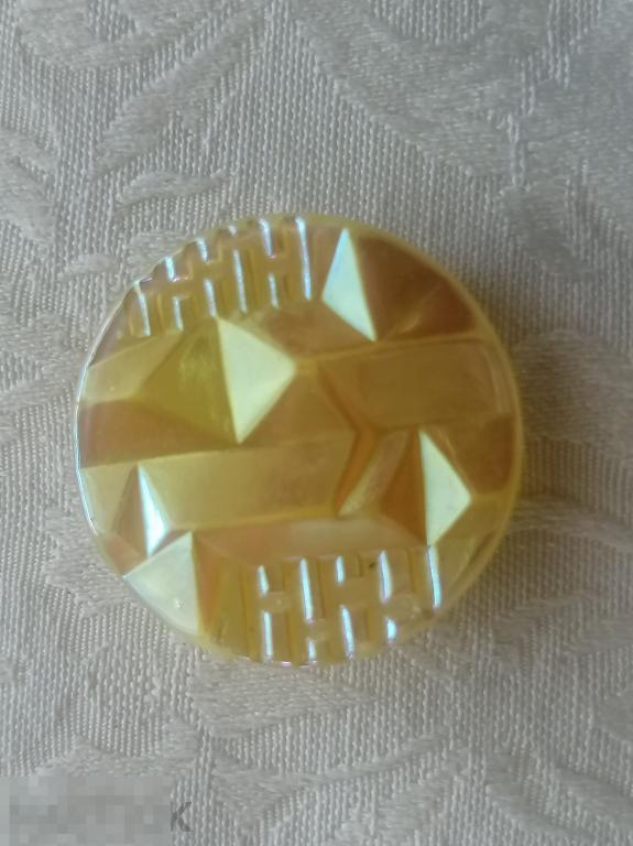 Пуговица керамическая Чехословакия с покрытием Аврора Бореалис 50-60 гг 