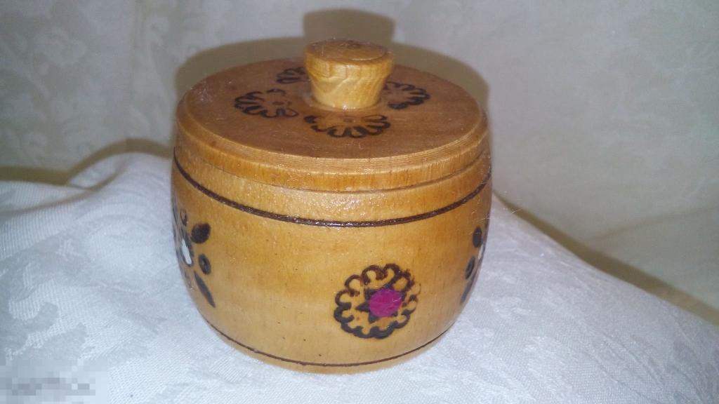 Солонка с крышкой деревянная с узором 