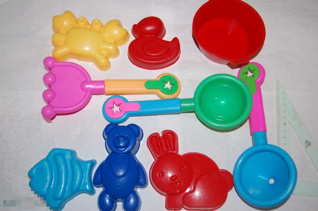 Разные игрушки для маленьких и др. фигурки (см. лоты) - для игры в песочнице 