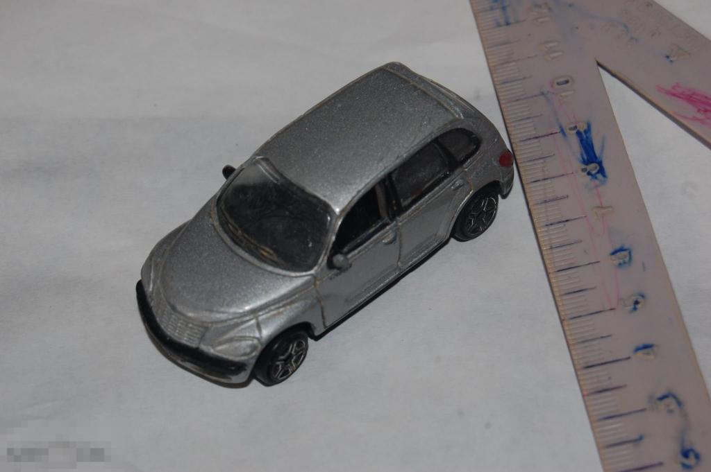 Фигурки Киндеры Kinder Сюрпризы и др. фигурки - машинка Китай 2008 г 