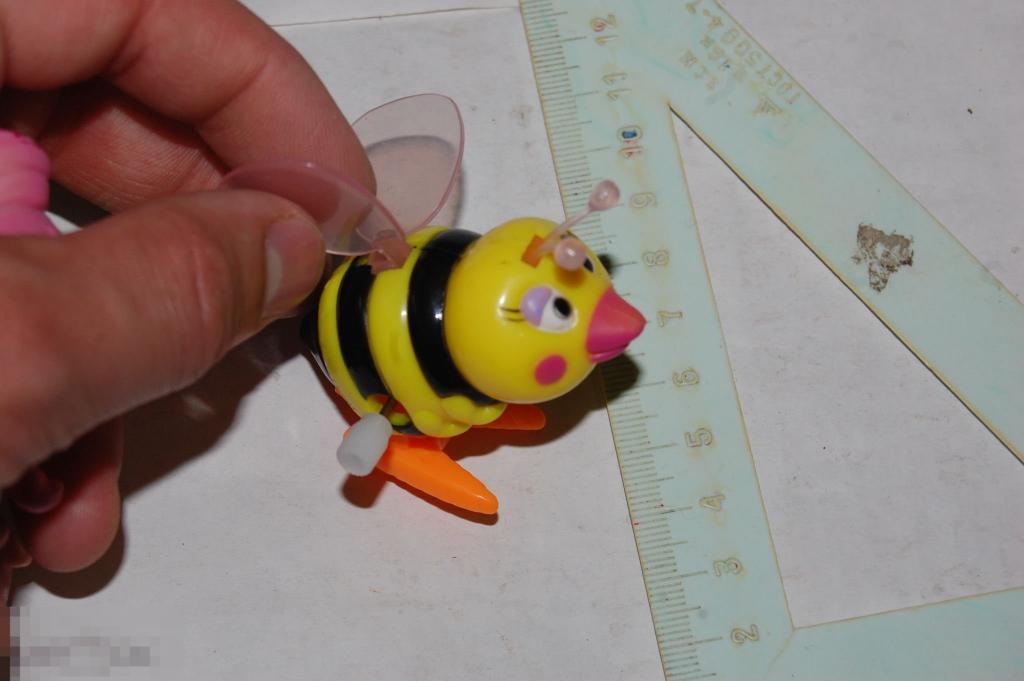Фигурка с моторчиком - Пчёлка Hans и др. фигурки 