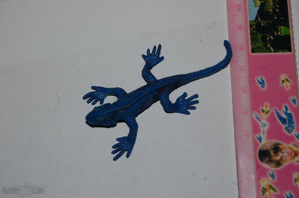 Фигурка ящерицы - Киндеры Kinder Сюрпризы и др. фигурки - ящерица 