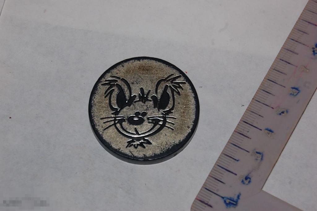 Фишки (Кэпсы, сотки) бита металлическая и др. (см. лоты) бита Spirou Robbe Does 