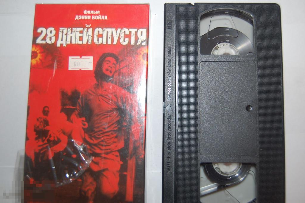 Видеокассета VHS с записью с ТВ в боксе от 28 дней спустя 