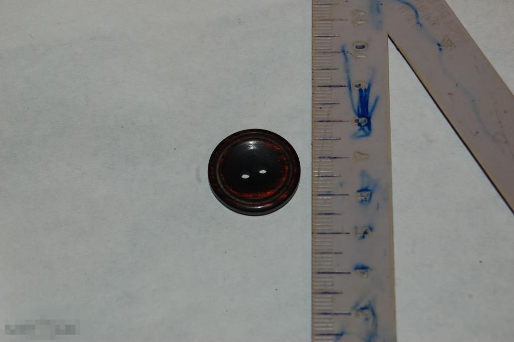 Пуговица производства СССР, Россия или Китай - см. фото - лот № 126 