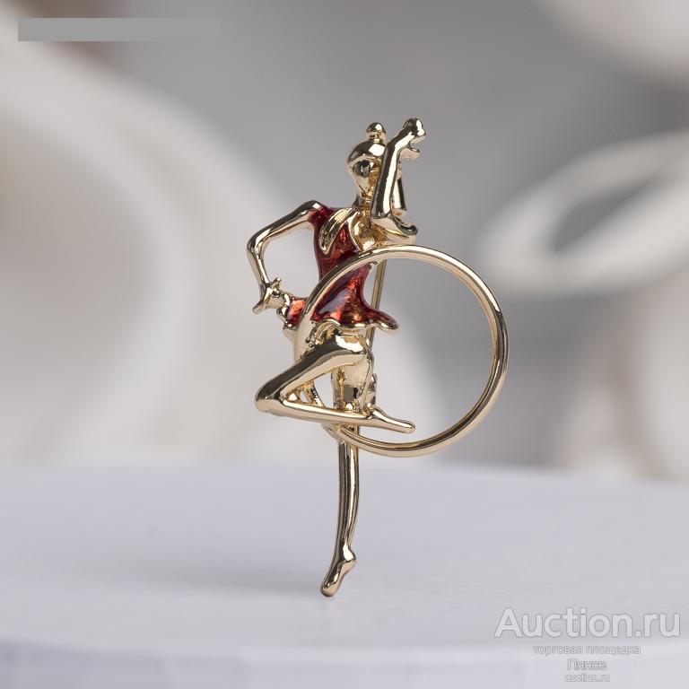 Брошь "Гимнастка с обручем", цвет красный в блестку. Новая.