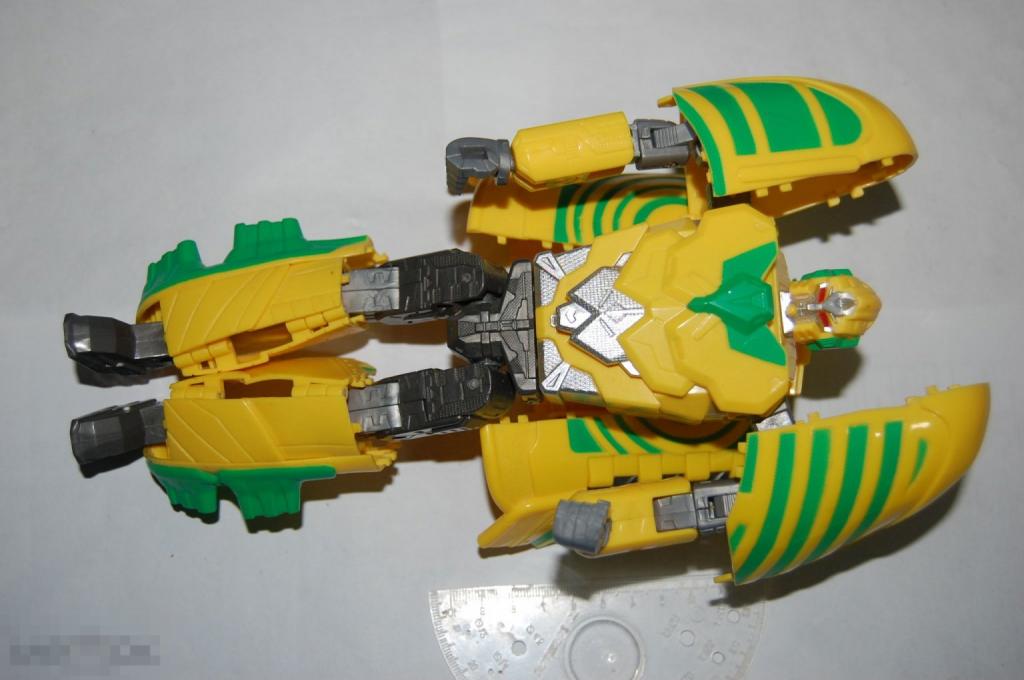 Трансформер-кроссовок- произведён в 10-е  и др. фигурки 