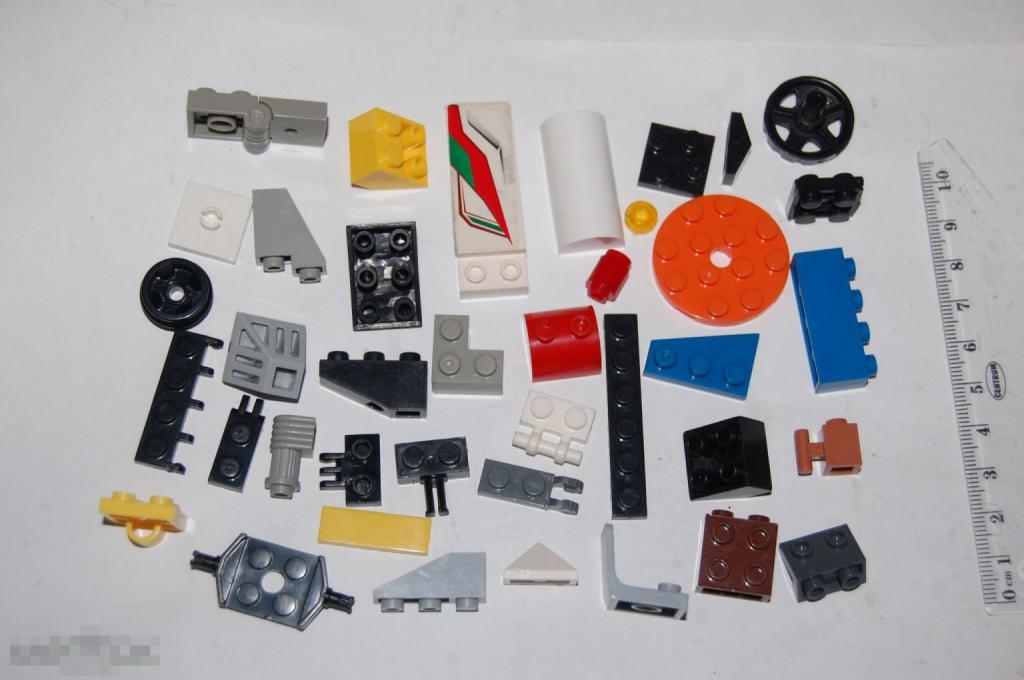 Детали от игрушек и др. солдатики см. описание - конструктор Лего Lego 