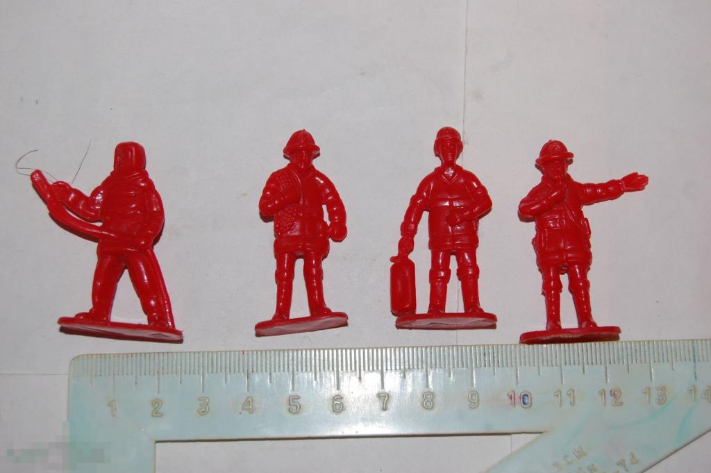 Солдатики Китай 54-60 мм и др. солдатики см. описание - пожарные № 2 