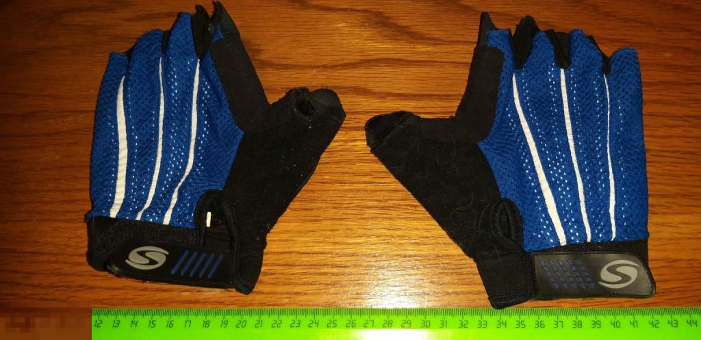 Перчатки.Велосипед?Одежда. Новые?Подарок. Фирма.Дёшево.Распродажа. Спорт. 