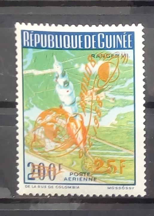 Марка чистая. Гвинея 1968. Космос. Надпечатка.