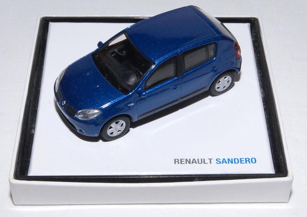 Модель  RENAULT SANDERO     подарок  сувенир от автосалона     (К7/21)